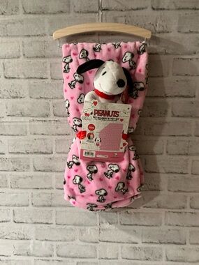 Peanuts 2Pc Pink Snoopy Printed Pet Throw Blanket and Plush Toy Set - 40x30”